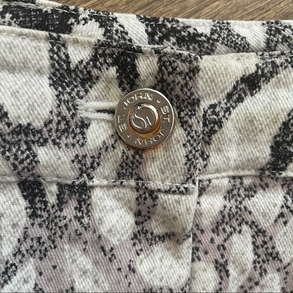 St. John Sport White with Black and Grey All Over Print 5 Pocket Jeans Size 8 - Picture 4 of 7